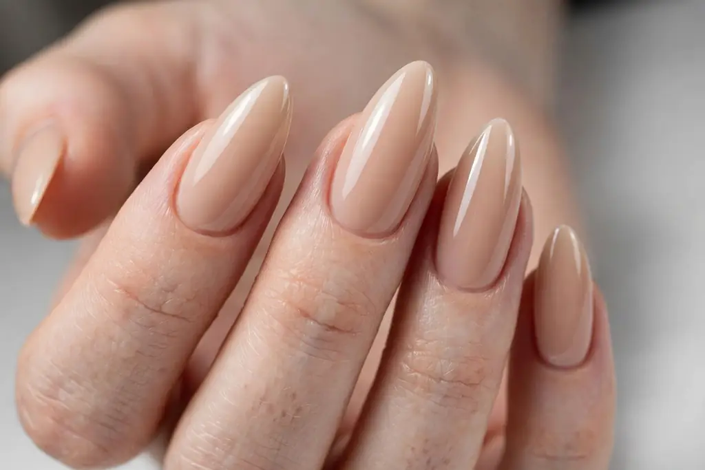 Almond-shaped nude manicure with glossy finish