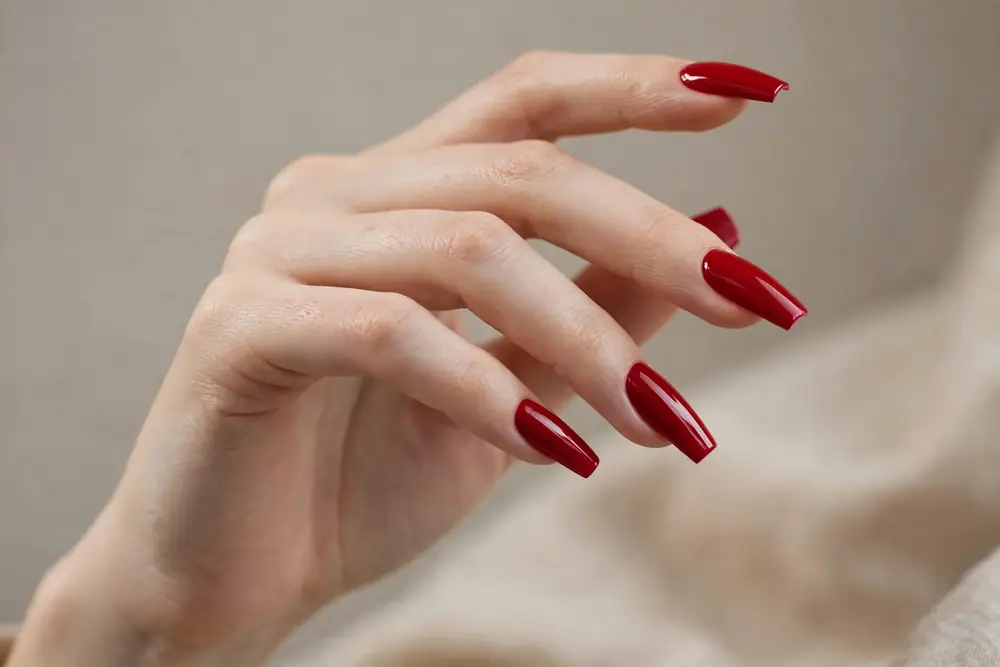 Bold crimson stick-on set with glossy finish