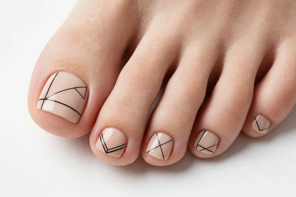 Geometric toe nail designs with modern line art